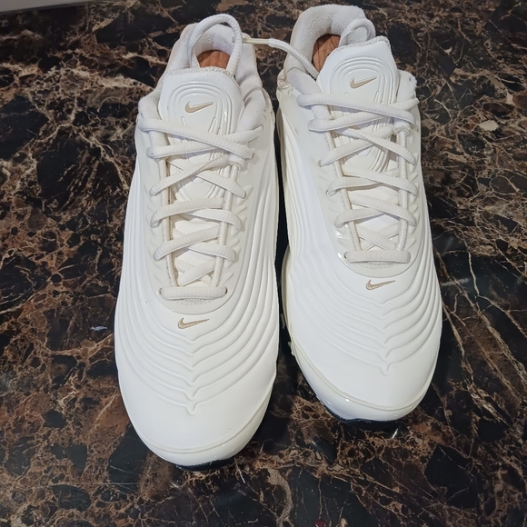 ⚫️  Nike AirMax Deluxe Streetwear/Lifestyle Shoes Size 7 Men/8.5 Women - Picture 9 of 13